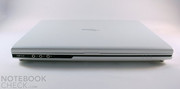 Das Notebook zeit das aktuelle Amilo Design mit einem harten Schwarz-Weiß Kontrast und einer überaus strikten Linienführung.