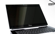 Das 13.3 Zoll Display bietet mit einer Auflösung von 1280x800 Pixel zwar eine gute Helligkeit von rund 215 cd/m²,...