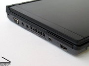 Die Anschlussausstattung fällt beim Lifebook P7230 insgesamt sehr mager aus.