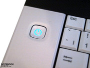 ...beleuchteter Stromschalter, aber keine Status-LEDs für Feststelltaste oder NumLock