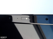 Mit dabei allerdings eine 1.3 Megapixel Webcam, integriert in den Displayrahmen.