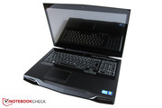 Das Gaming-Notebook zeichnet sich durch eine markante Linienführung und ein futuristisches Design aus.