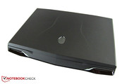 Alienware verpasst dem Deckel eine angenehme Gummierung.