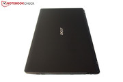 Das Notebook ist weniger als vier Zentimeter hoch.