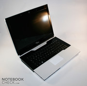 Dass in dem Notebook eine überaus interessante Technologie steckt, ist dem FSC Amilo SA3650 an seinem äußeren Erscheinungsbild nicht unbedingt anzuerkennen.