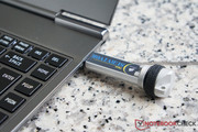 Dicke USB Sticks heben das dünne Gehäuse