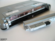 Selbst mit dem kleineren 3-Zellen Akku erreicht das HP Mini 2140 gute Laufzeiten von rund 3 Stunden.