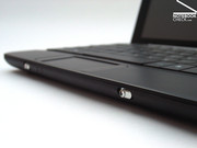 Auch der Verarbeitung kann man ein gutes Zeugnis ausstellen, leider ist das Netbook aber überaus anfällig für Gebrauchsspuren.