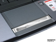 Ganz im Trend: Auch das Butterfly s integriert eine große Touchpadtaste in glänzendem Chrom.