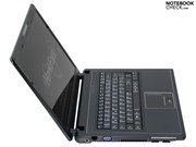Die Optik des Mobile.ForceM13.S1 wirkt für die einen wohl etwas bieder weil unifarben, für die anderen macht gerade die schlichte, aber klassisch dunkle Farbgebung den besonderen Reiz aus.