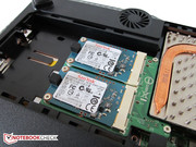 Die US-Variante hat zwei 64 GByte kleine mSATA-SSDs.