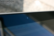 ... da im Displaydeckel bereits Helligkeitssensor und BetriebsLED neben der Webcam sitzen.