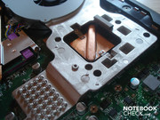 Das Mainboard verfügt über eine großzügige Kühlkonstruktion, die das Notebook auch unter Last ausreichend zu kühlen vermag