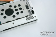 Trotz ihrer etwas ungünstigen Lage können sie mit durchaus gutem Sound aufwarten. Außerdem bietet das Notebook die Möglichkeit zum Anschluss eines externen Soundsystems via S/PDIF Port.
