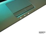 Die Status-LEDs an der Front, allerdings mit kleiner, kontrastarmer Beschriftung.