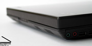 Offenbar setzt Lenovo diese gestalterischen Mittel aber ganz bewusst ein, um die günstige SL Serie deutlich von der übrigen Modellpalette zu distanzieren.
