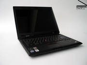 Glücklicherweise sollen jedoch auch matte und damit wesentlich ergonomischere Panels erhältlich sein.