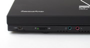 An der Vorderkante wurden der Firewire Port sowie die Sound Aus- und Eingänge platziert.