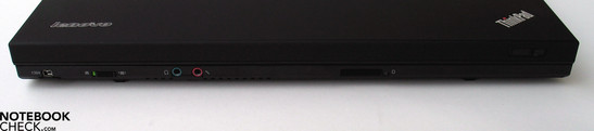 Vorderseite: Firewire, Audioports, Cardreader