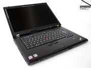 Dieses zeigte im Test eine passable Helligkeit von bis zu 200 cd/m² bei akzeptablem Kontrast und Helligkeitsverteilung.