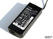 Ein wuchtiger Poweradapter ist für das W510 nötig.