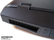 Das Design ähnelt teils Alienwares Gaming-Notebooks, verfügt jedoch über genug Eigenständigkeit