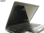 Als Display spendiert MSI dem GX400 ein 14" Panel mit einer Auflösung von 1280x800 Pixel.