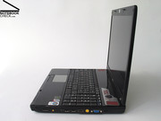 Im Displaydeckel integriert,...