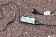...und natürlich das Netzteil,