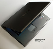 Erfreulicherweise erbte das Notebook das solide Gehäuse der Tecra Linie.