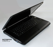 Die Basiseinheit wirkt etwas zu klobig, obwohl das Notebook nicht zu den Schweren gehört.