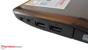Die rechte Seite enthält zwei Soundanschlüsse und zwei USB-2.0-Ports.