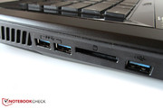 Der Kartenleser wird von drei USB-3.0-Ports eingefasst.