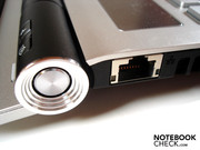 RJ-45 Gigabit-Lan gewährleistet einen schnellen Netzwerkzugang.