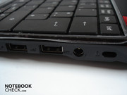 2x USB 2.0, DC-in und Kensington Lock auf der rechten Seite
