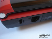 Kensington Lock und RJ-11 Modem auf der linken Seite