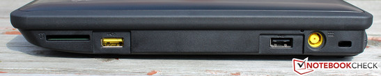 rechte Seite: Kartenleser, Powered USB 2.0, USB 2.0, Netzteilanschluss, Kensington Lock