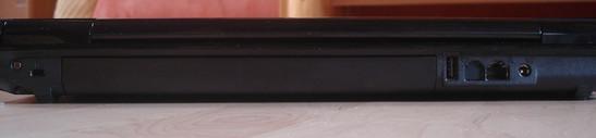 Rückseite: Kensington Lock, USB, Gigabit-Lan, Stromversorgung