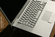 Die Tastatur ist gut, jedoch nicht mit der eines Thinkpads vergleichbar.