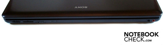 Vorderseite: Kartenleser, Wlan/Bluetooth-Schieberegler, 2x Sound (Kopfhörer/Line-out, Mikrofon/Line-in)