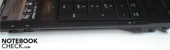 Rechte Seite: 2x USB 2.0, DVD-Brenner, DC-in, Kensington Lock