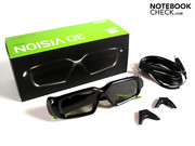 Das 3D Vision Kit enthält auswechselbare Mittelstücke und ein Ladekabel.