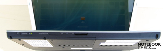 Vorderseite: WiFi-Schalter, Memory-Stick-Leser, Kartenleser