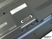 Erfreulicherweise vereinfacht ein Docking Port gemeinsam mit einer optionalen Dockingstation das Einbinden und Entfernen dieses Notebooks in eine existierende Arbeitsumgebung.
