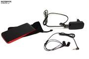 Das Standard-Zubehör beinhaltet eine Schutzhülle aus Mikrofaser, ein Ladegerät samt USB-Verbindungskabel sowie ein Headset.