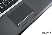 Das wohl dimensionierte Touchpad ist angenehm glatt.