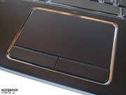 Das glatte Touchpad ist überraschend groß geraten.