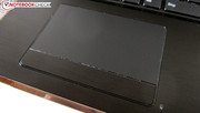 Das Touchpad ist mit einer feinen Noppenstruktur versehen.
