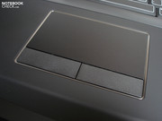 Das Touchpad ist großzügig dimensioniert.