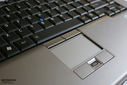 Das Touchpad ist klein und weist schlechte Gleiteigenschaften auf.